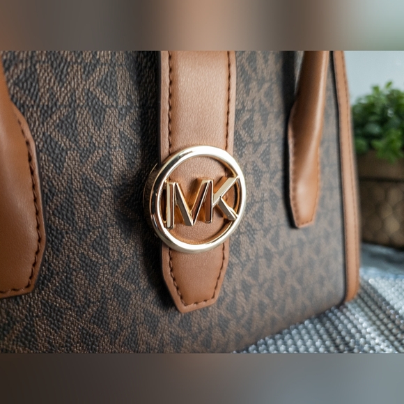 ❗️LOW START❗️Michael Kors Gabby Small Logo Satchel- NWT - Picture 14 of 16